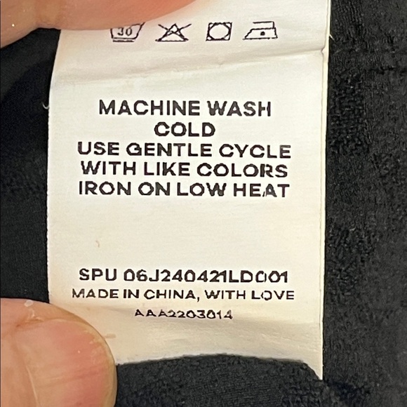 BloomChic Black Textured Romper - Picture 5 of 5